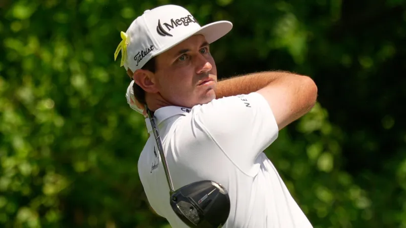 Poston remporte le Memorial en play-off