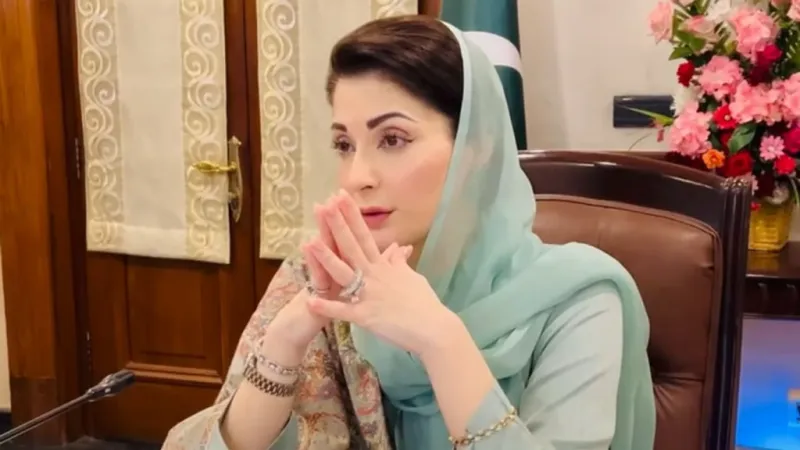 La CM du Pendjab examine l'avancement du transport en commun de Faisalabad