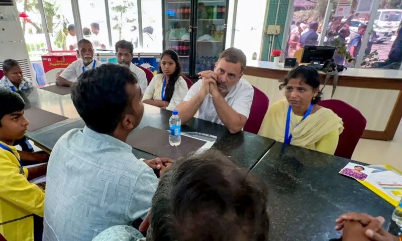 Rahul Gandhi critique PM Modi sur les suicides d'étudiants NEET