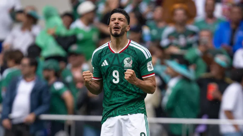 Hommage émouvant de Raul Jimenez lors du match du Mexique