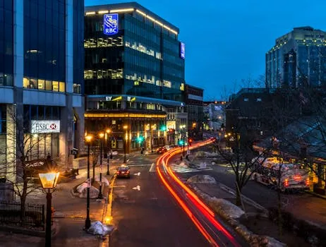 Le PDG de RBC exhorte la C.-B. à accélérer les projets face à la concurrence