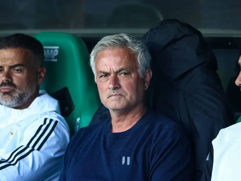 Real Madrid dément les discussions avec Mourinho pour le poste d'Arbeloa