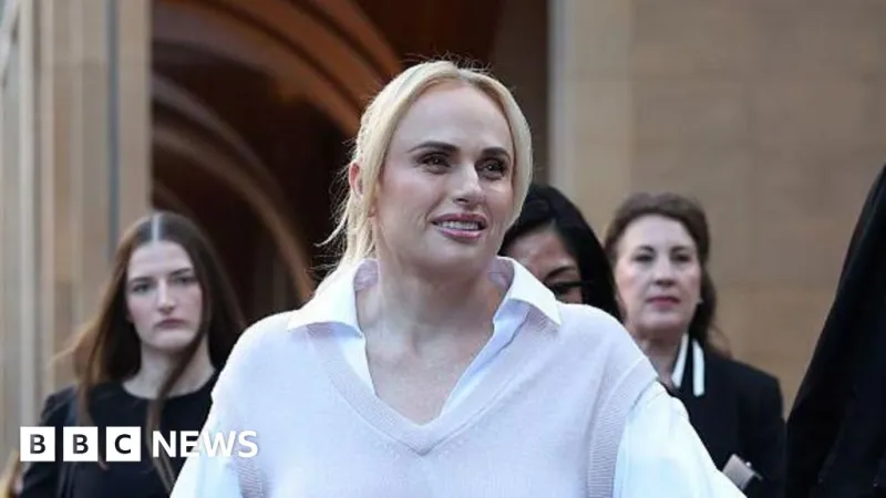 Rebel Wilson témoigne dans une affaire de diffamation, nie les accusations de harcèlement
