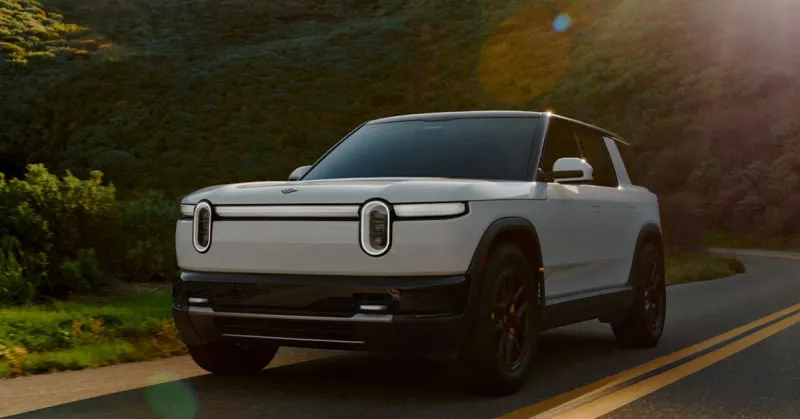 Rivian lance la production du R2 après une tornade, livraisons retardées
