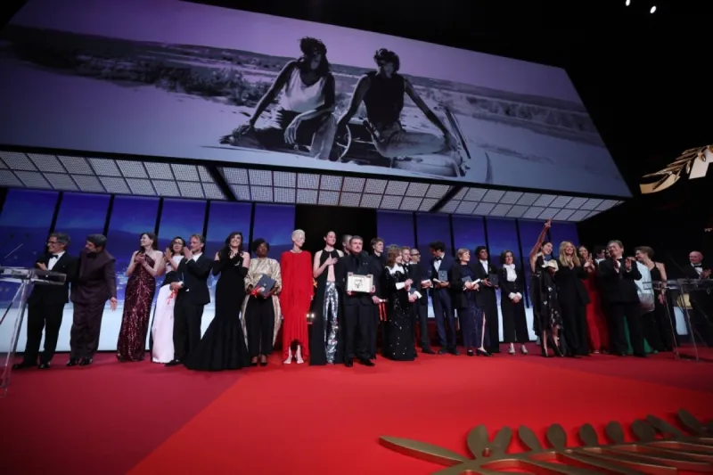 Le cinéaste roumain Mungiu remporte le prix suprême à Cannes