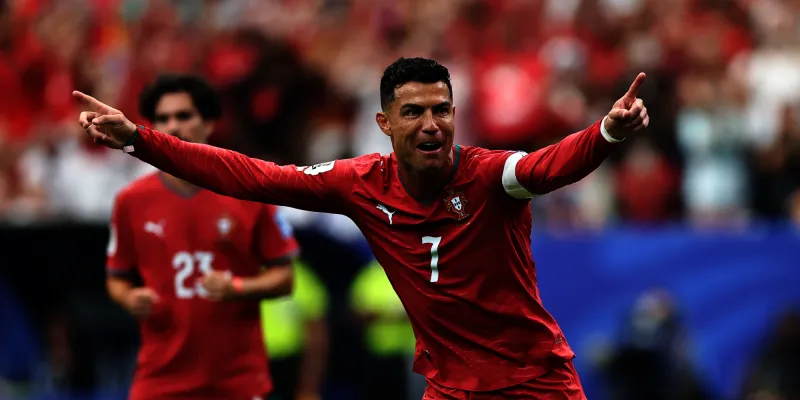 Ronaldo premier homme à marquer dans six Coupes du monde