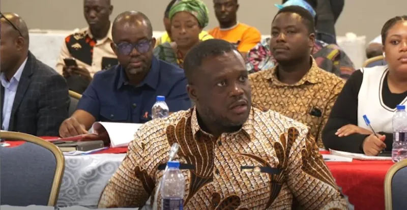 Sam George critique la Commission du SIDA pour la distribution de lubrifiants aux gays
