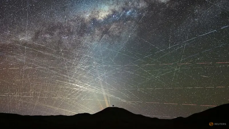 Les essaims de satellites menacent l'astronomie, selon l'ESO