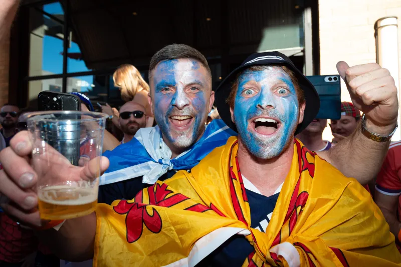 Des supporters écossais achètent toute la bière d'un bar de Boston