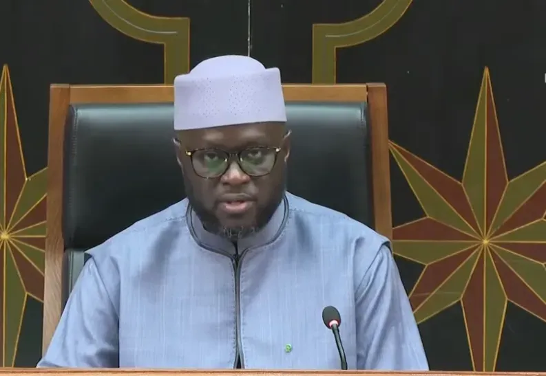 Sénégal : El Malick Ndiaye quitte l'Assemblée, Sonko réintégré