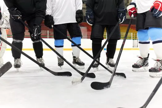 Shane Murphy signe à nouveau avec une équipe de hockey pro pour 2026-27