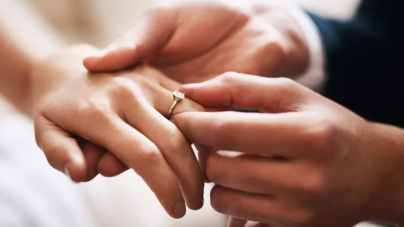 Mariages à Singapour en baisse de 6,2% en 2025, naissances retardées