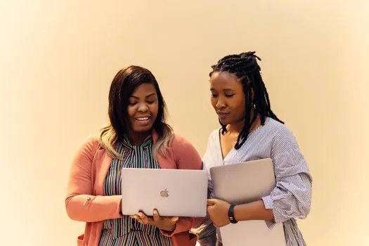 Smart Africa soutient 15 startups dirigées par des femmes en Côte d'Ivoire