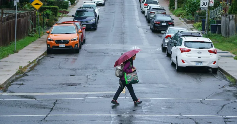 Avis météo spécial levé à Toronto, pluie persiste