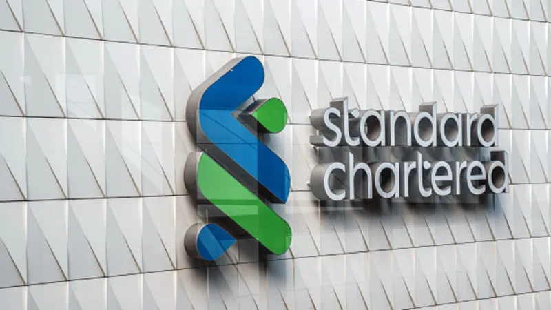 Standard Chartered va supprimer 15% des postes fonctions, augmenter le revenu par employé