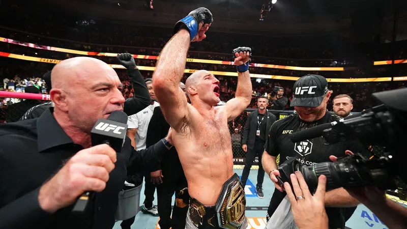 Strickland remporte le titre des poids moyens, Van conserve la couronne des poids mouches