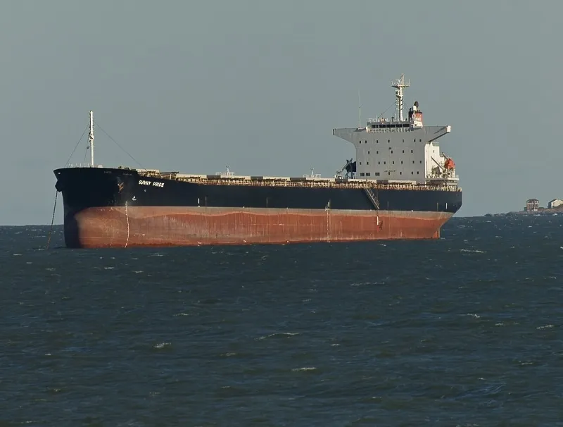 Un cargo de soufre franchit Ormuz vers le Maroc