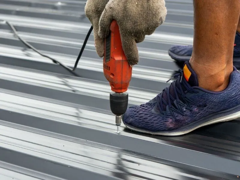 Réparations estivales : colmatez les fuites avant la saison des pluies