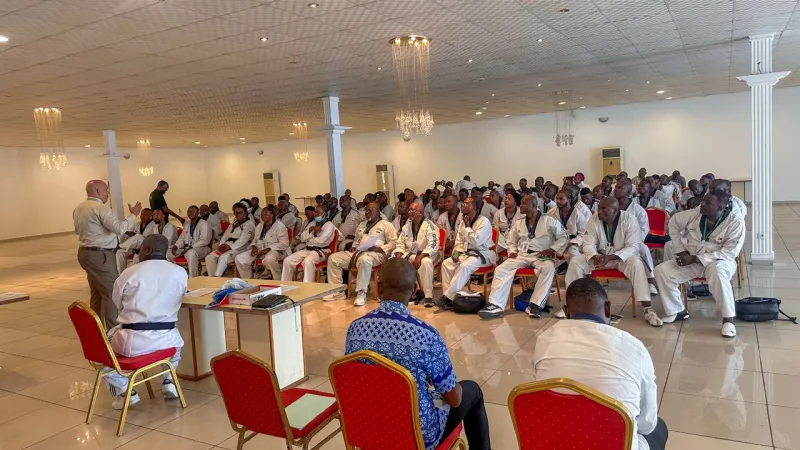 Formation des arbitres et entraîneurs de taekwondo aux normes internationales