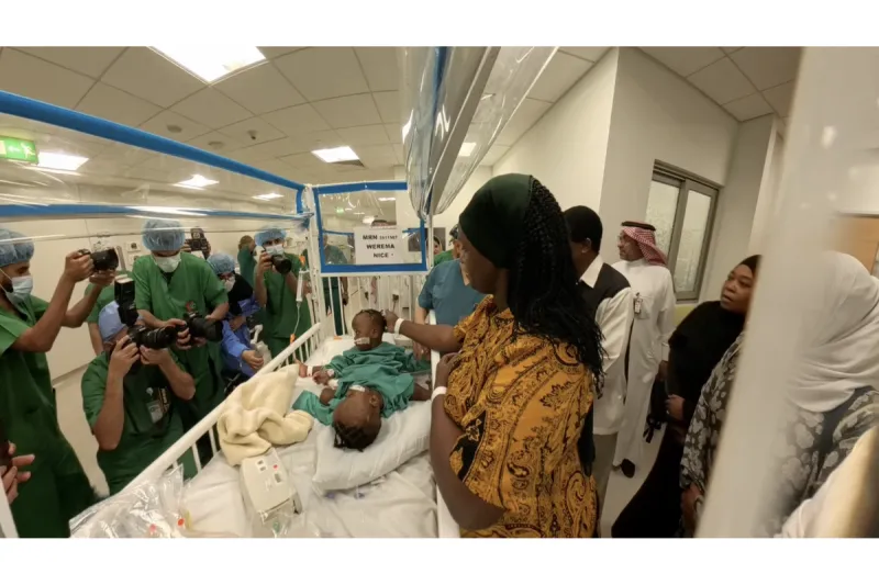 Des jumelles tanzaniennes séparées à Riyad