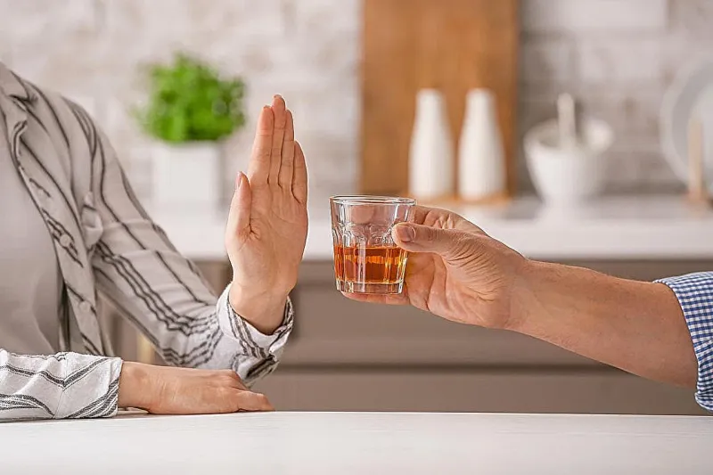 Un traitement alcoolique par paliers via télésanté réduit la consommation chez les malades du foie