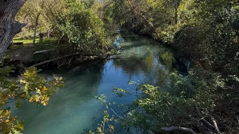 Nettoyage d'une rivière au Texas : pneus, appareils, 'déchirant'
