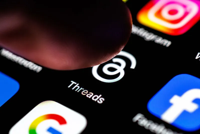 Threads élargit les Live Chats avec traduction et outils pour hôtes