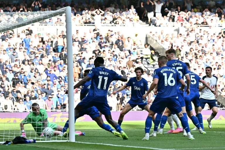 Tottenham bat West Ham, Guardiola et Salah quittent la Premier League