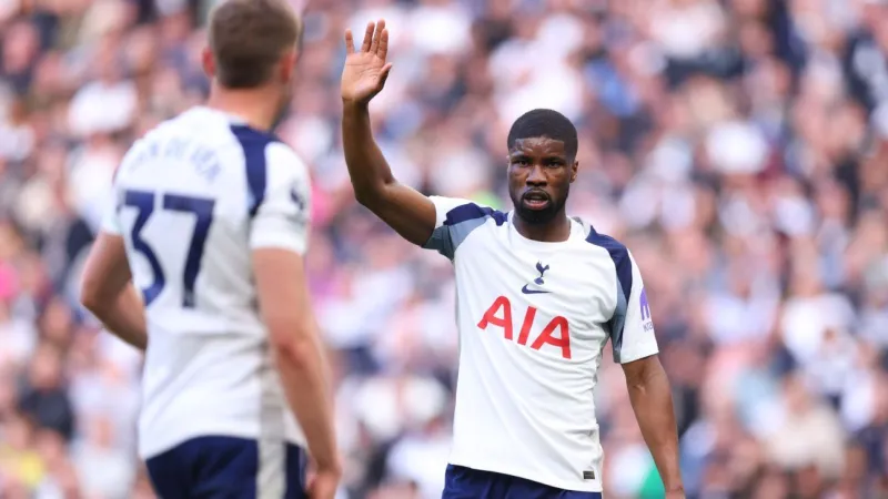 Tottenham signale des insultes racistes envers Kevin Danso à la police