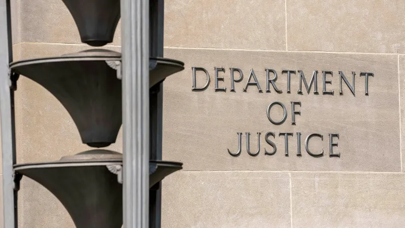 L'administration Trump vise 12 personnes pour dénaturalisation