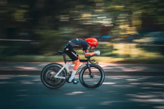 UAE explique la chute et le retrait de Narváez au Giro
