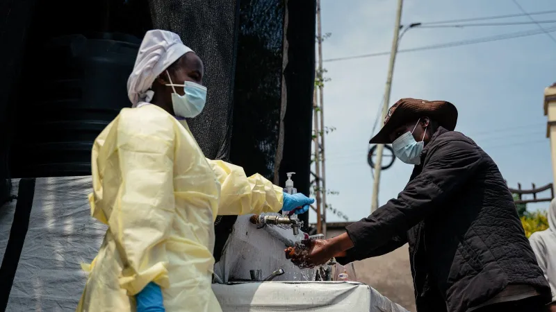 L'Ouganda confirme 5 cas d'Ebola alors que l'épidémie au Congo tue 177