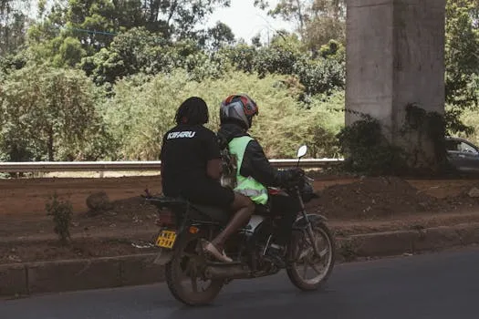 Femmes motocyclistes ougandaises confrontées à stigmatisation et sécurité