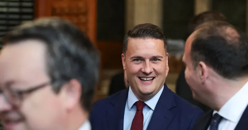 Le secrétaire à la Santé britannique nie toute candidature à la direction