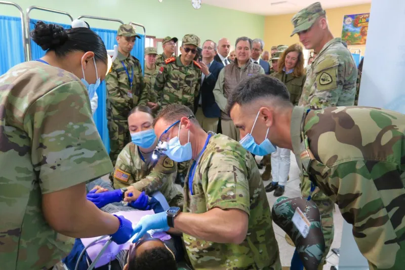 L'ambassadeur américain participe à l'action humanitaire d'African Lion à Dakhla