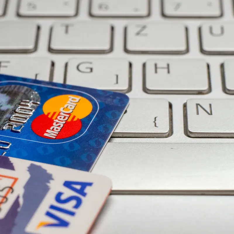 Un tribunal américain approuve l'accord Visa-Mastercard