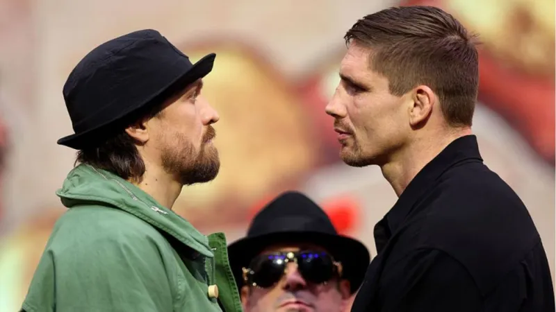 Usyk contre Verhoeven : Combat de boxe en Égypte le 24 mai