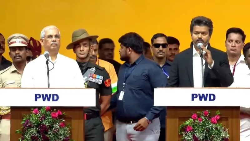 Vijay prête serment comme ministre en chef du Tamil Nadu