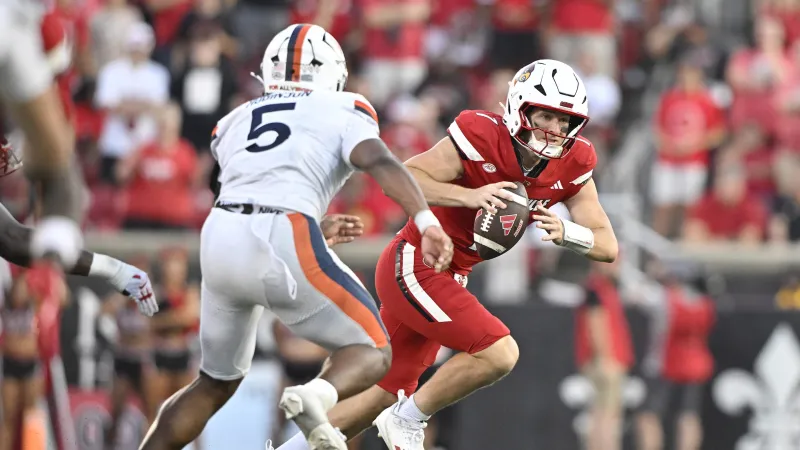 Virginia bat Louisville 30-27 au football universitaire