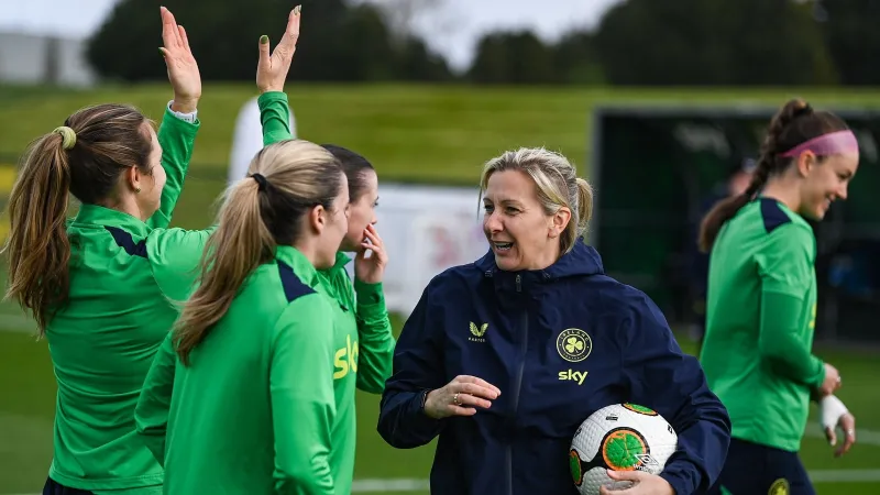 Ward anticipe une réaction polonaise mais croit en l'Irlande