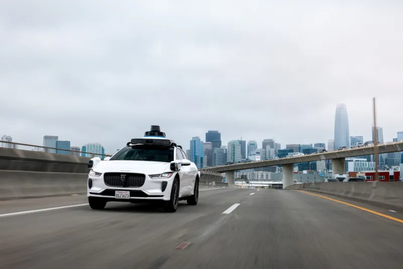 Waymo suspend les trajets autoroutiers après des problèmes de chantier