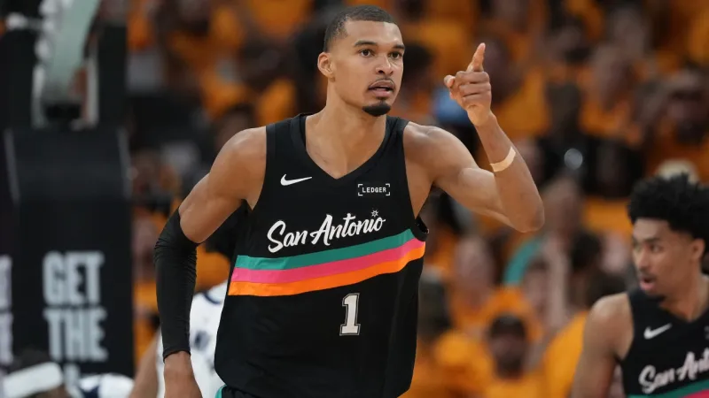 Wembanyama bat le record de contres en playoffs
