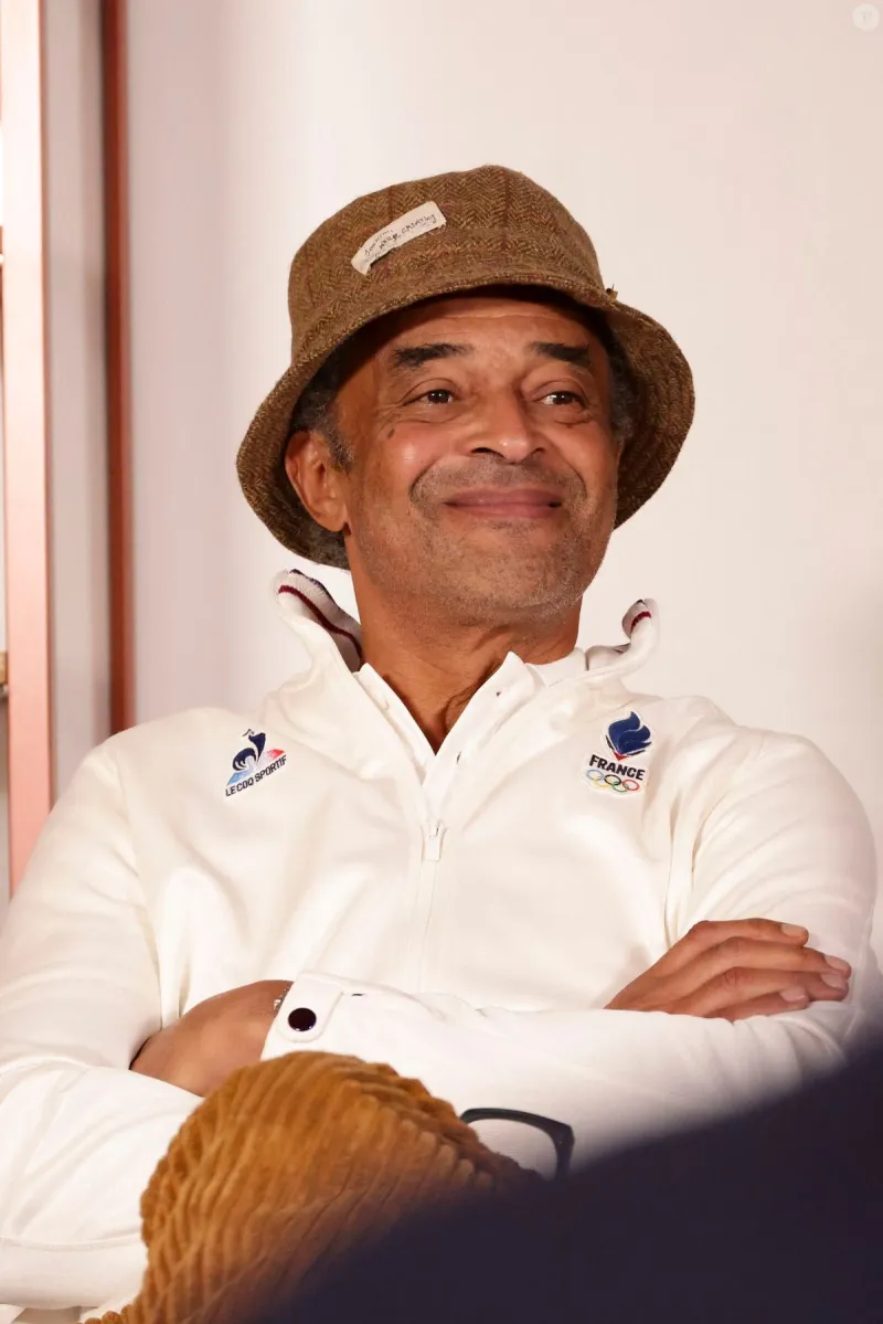 Yannick Noah entouré de ses fils Joakim et Joalukas au Parc des Princes