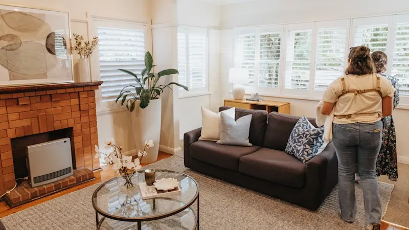 Un jeune couple achète une maison des années 1930 à 3,7 M$ sur la côte nord de Sydney