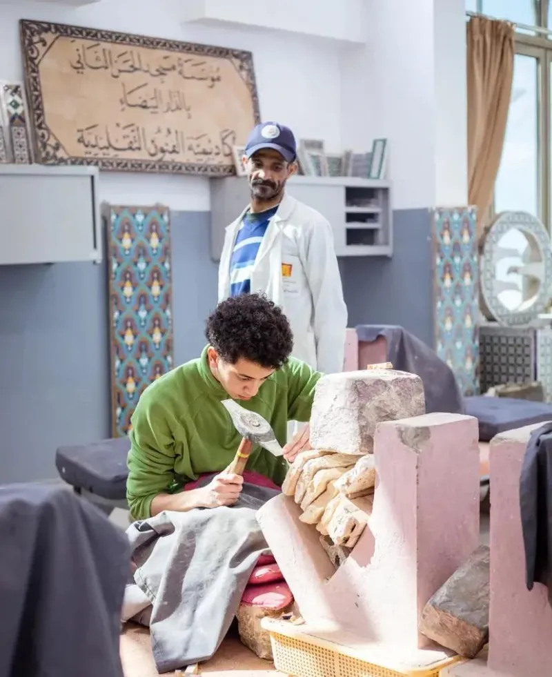 Un jeune ingénieur réinvente l'art du zellige à Casablanca
