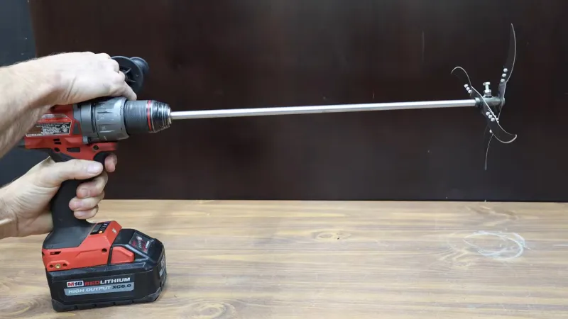 Un YouTuber remplace 10 outils électriques par une perceuse