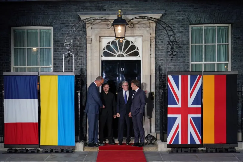 Zelenskyy rencontre Starmer, Macron et Merz à Londres pour des discussions sur l'Ukraine